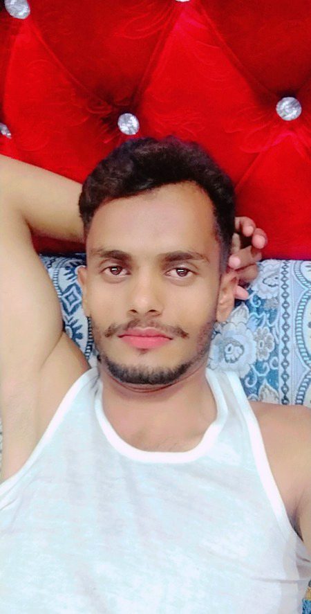 کچھ اداسیاں کسی کے ساتھ بھی بانٹی نہیں جا سکتی
انہیں خود کے اندر رکھنے میں ہی سکون ہوتا ہے💔😊