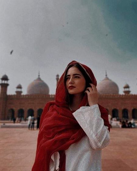 وقت بدل دیتا ہے زندگی کے سبھی رنگ.
کوئی چاہ کے اپنے لیے اداسی نہیں چنتا🔥 Mahii 💔