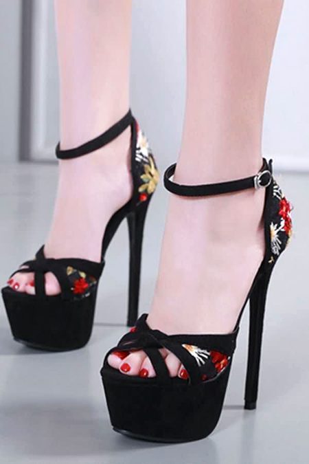 Black high heels 👠