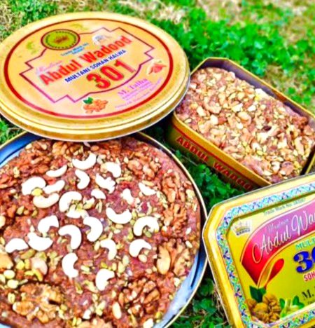 یہ سوہ۔ حلوہ دمادم کہ ان سب  فرینڈز کہ لئے ہے جو مجھے ملتان کا ہونے کی سزا سناتے ہوئے اسکا جرمانہ ادا کرنے کا کہتے ہیں 🥰