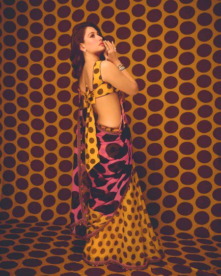 ملے اگر لبِ شیریں کا تیرے اک بوسہ
تو لطف ہو مجھے البتہ یار عید کے دن