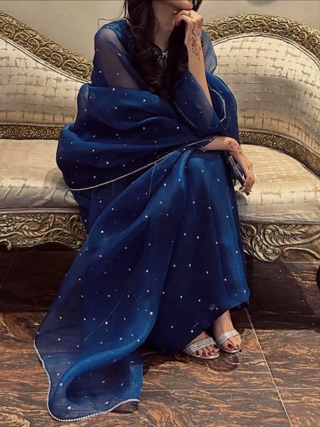 میں اپنی وقار کی قیمت جانتی ہوں 
اس لیے ہر محفل میرا مقام نہیں بنتی🖤