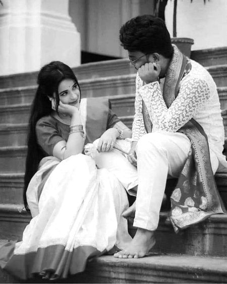 اُس نے یُوں فتح پائی تھی مُجھ پر..
دل کا دھڑکنا بھی اُس کے بس میں تھا💔Unzii🥀