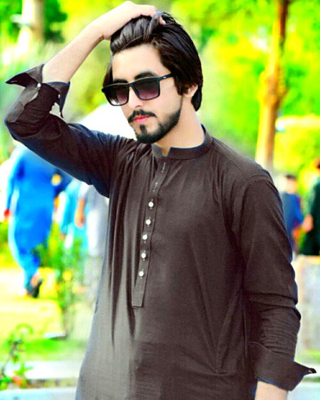 ﺟﺲ ﺩﻥ ﻣﯿﺮﯼ ﻣﻮﺕ ﮐﯽ ﺧﺒﺮ ﺁﺋﮯ ﮔﯽ ﻟﻮﮒ ﮐﮩﯿﮟ ﮔﮯ
ملا  ﺗﻮ  ﻧﮩﯿﮟ  ﮐﺒﮭﯽ  ﻣﮕﺮ  پوسٹ  ﺍﭼﮭﯽ  ﮐﺮتا  تھا⁦⁩𝐂𝐡𝐚𝐚𝐧𝐝😔