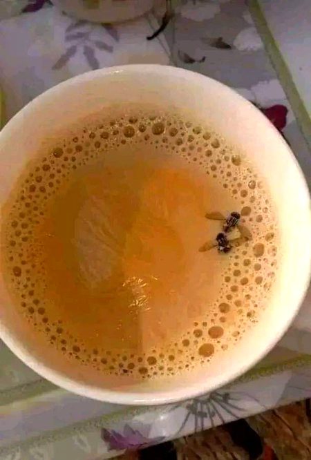 😒جینے مرنے کی قسم کسی
 اور جگہ بھی ہو سکتی تھی☹️ 
_____میری ہی چاۓ☕ ملی تھی
 خودکشی کرنے کے لیے😤😤😤