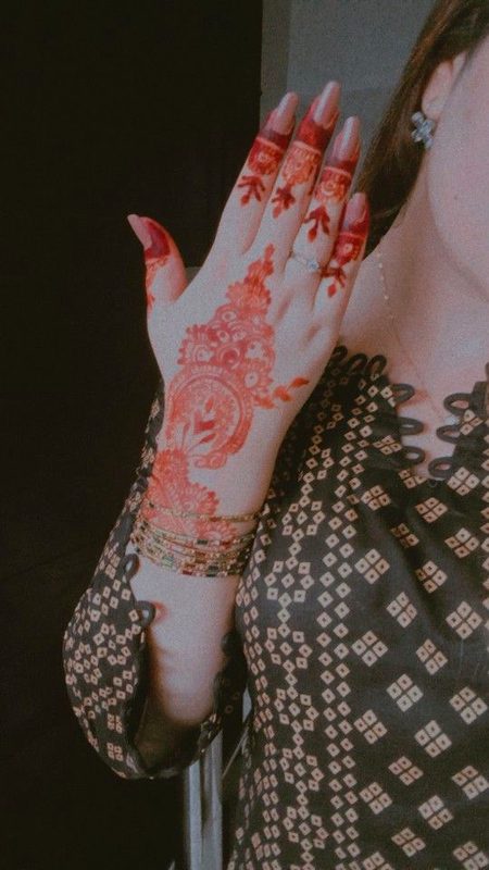 *_جس کی قسمت میں لکھا ہو رونا اقبال.!!_*🥹❤️🩹
*اگر وہ ہنس بھی دے تو انسو نکل اتے ہیں😢🖤
