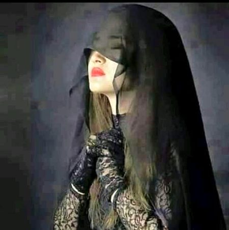 میں وہ واحد لڑکی ہوں😎🙈
جو سونی بھی ہوں🙊کیوٹ بھی ہوں😍
پیاری بھی ہوں 😉شہزادی بھی ہوں 😜
پر اس سڑی ہوئی عوام نے ماننا نہیں ہے 🤷🏻♀️