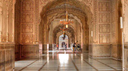 %inside badshahi mosque%