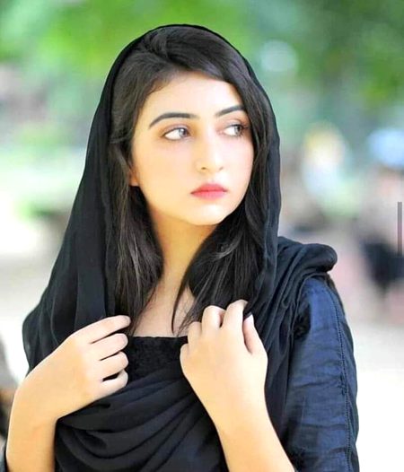 وقت نے مجھے عین جوانی میں 
انتہائی سنجیدہ بنا دیا🙂🖤