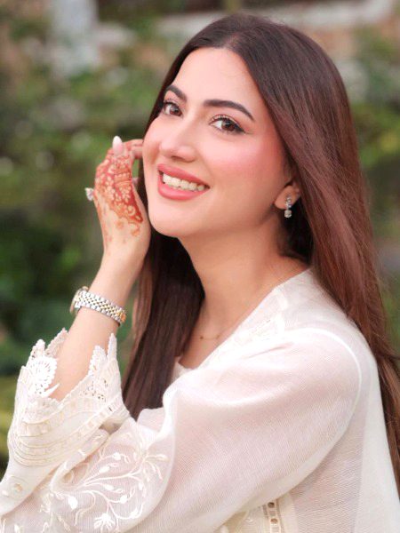 اگر میں 10 سال تک روزقومی ترانہ پڑھ کر اسے بھول سکتی ہوں
تو تم کیا چیز ہوں__!!!🩶✌️