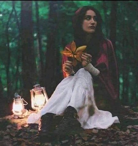 اس تصویر پر اپنی پسند کا اچھا سا شعر میری سما عتو ں کی نظر کریں 
میں اپ کا  ذوق نظر دیکھنا چاہتی ہوں