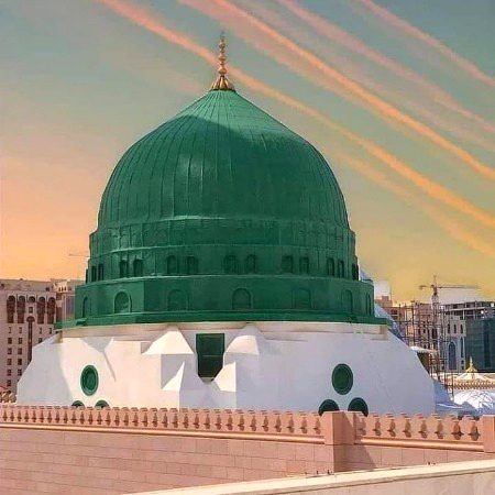 اُن کے سِوا رضاؔ کوئی حامی نہیں جہاں 
گُزرا کرے پِسَر پہ پِدَر کو خبر نہ ہو💕