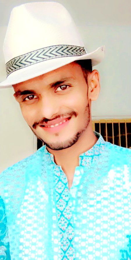 خیریت نہیں پوچھتا  مگر خبر رکھتا ہے.💔
میں نے سنا ہے وہ مجھ پر نظر رکھتا ہے🌹💌