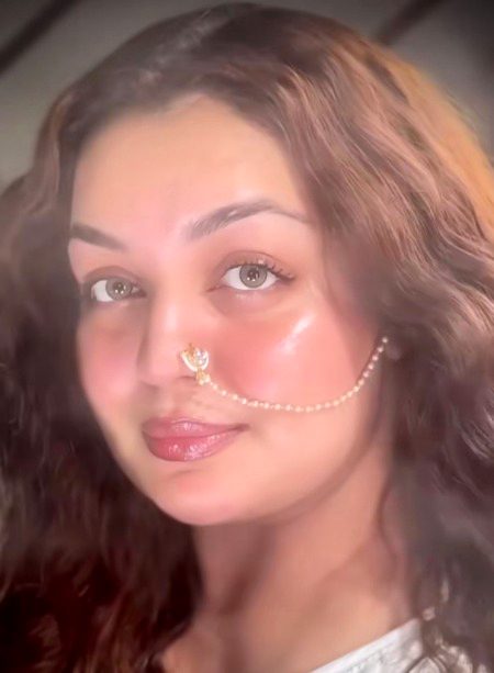 میں اپنے برے حالات میں بھی آپ کو
لپ سٹک لگاتے ہوئے نظر آؤں گی🌚🌚