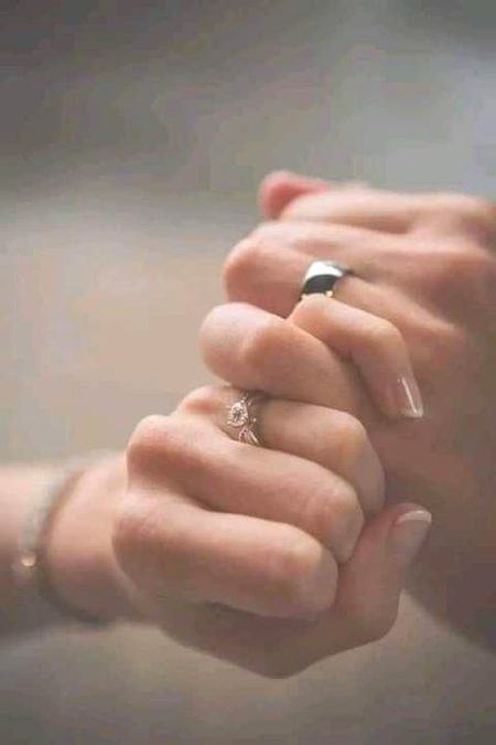 🔥دنیا میں دو چیزیں کبھی نہیں بکتی💞 
💖اک دوستی اور دوسرا سچا پیار 👑.