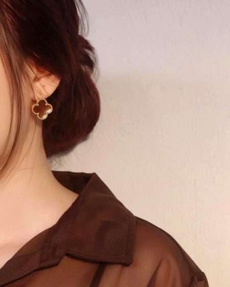 مــیرے انـــدر کــی کہــــانــی ســے نــاواقـــفِ ہیـں لـوگـــــ اور کــہتـــے ہیـــں کـــہ 🙃🤦🏻♀️
یــہ لــڑکــی اپــنی انــا میــــں رہـتی ہــے ✌️🫰