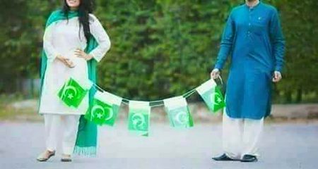 تیرے_ساتھ_مل_کر_جھنڈیاں_
لگانا_چاھتا_ھوں 😉
😚😍
میری_سادگی_دیکھ_میں_
کیا_چاھتا_ھوں 😜😚
#____ZALIM