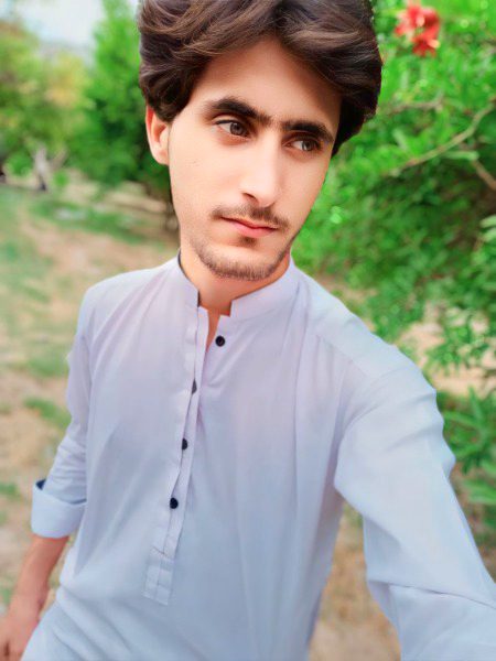 مدتوں بعد  بھی نہیں ملتے ہم جیسے لوگ 
تمہارے ہاتھ کیا لگ گئے عام ہی سمجھ لیا 😊🙂❤