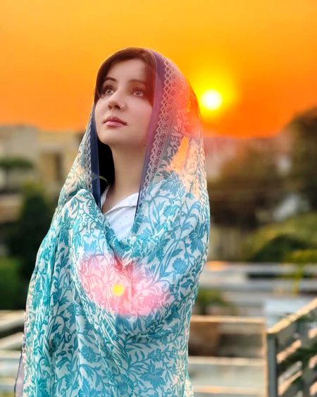 میری طلب کے تقاضے پہ تھوڑا غور تو کر..
میں تیرے پاس ہوں آیا، خدا کے ہوتے ہوئے💔Unzii🥀