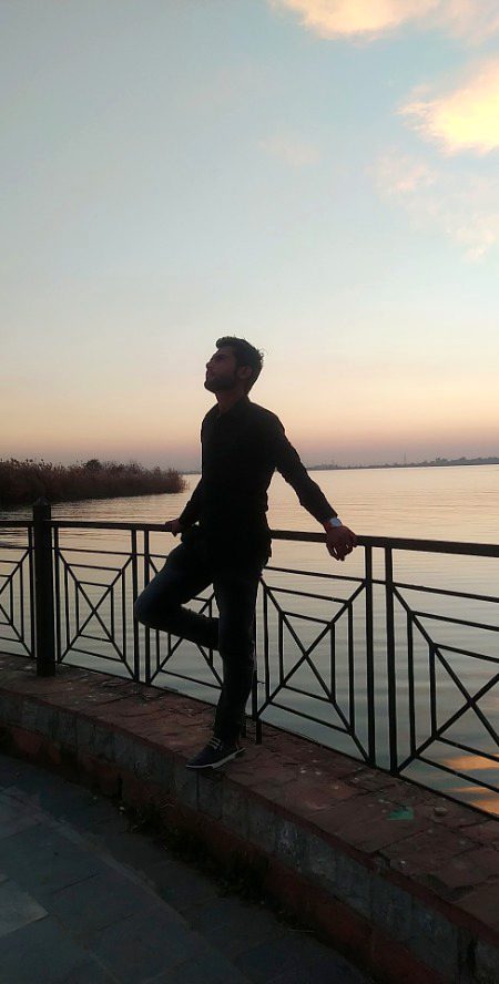 کیا تمہیں میرا خیال نہیں آتا🙄🙄
جب بات آتی ہے معصومیت کی؟؟؟😒