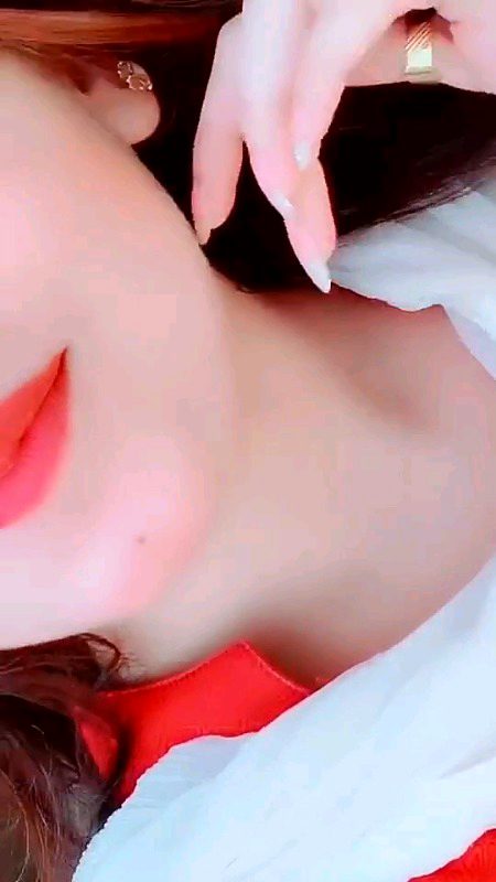 میں ہر دم نشے میں چُور لگتی ہوں😍 سرخ رنگ پہنوں تو دلہن اور سفید پہنوں تو
حور لگتی ہوں🔥