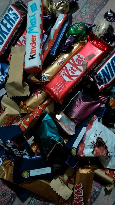 Mry sweet Sy bro k lye sweet c chocolates🍫🍫🥰😍😍