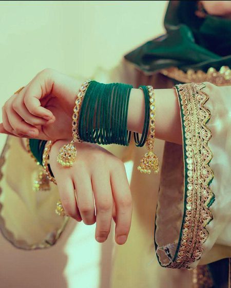 تو نے رہنا تو یہیں ہے مرے دل کے اندر
میرا مطلب ہے جُدا ہونے سے کیا ہونا ہے ❣️
رشتے وقت نہیں مانگتے
احساس مانگتے ہیں
جہاں لفظوں کا شور ہو،
وہاں دل سننے سے
قاصر ہو جاتے ہیں۔
کبھی ہاتھ پکڑ کر 
چپ رہنا کہہ دیتا ہے وہ سب 
جو ہزار لفظ بھی نہیں کہہ پاتے 💯🥀
  ❣️❣️ For You Jaana ❣️❣️🥀