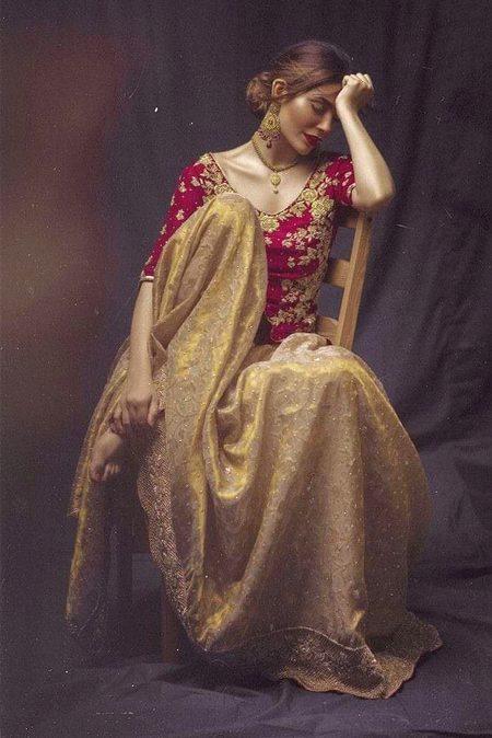 کہتے ہیں اُس کے حال پہ روتے ہیں دیوتا
جس سانوری کو اُس کا سجن چاہتا نہیں
