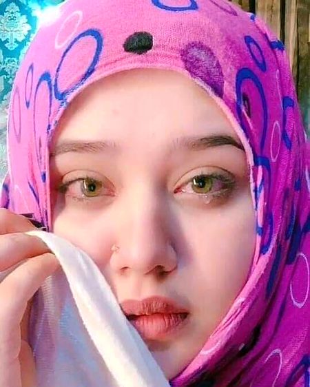 اے گردشِ ایام ، هم سے بے سود نہ الجھ.
هم نے هر رنگ میں جینے کی قسم کھائی هے🔥 Mahii 💔