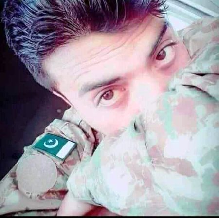 *🌱مُخْـــتَصَـر پُــر اَثَـــر🌱*
*انسـان پریشـان ہوتا ہے*
*تو راسـتہ بدل لیتـا ہـے*
*منـزل بـدل لیتـا ہـے*
*ارادے بـدل لیـتا ہـے*
*دوسـت بـدل لیتـا ہـے لیکن*
*خـود کـو نہیں بـدلتا*
*💲👈🍂*