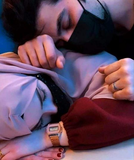 وہ اور ہوں گے
 جن کو محبوب قدموں میں چاہئیے
ہمیں تو محبوب روبرو چاہئیے ❤🔥