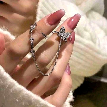 ہر موبائل میں کچھ نمبر ہوتے ہیں🙂🥀 
جو نہ ڈائل ہوتے ہیں نہ ڈیلیٹ ہوتے ہیں💔