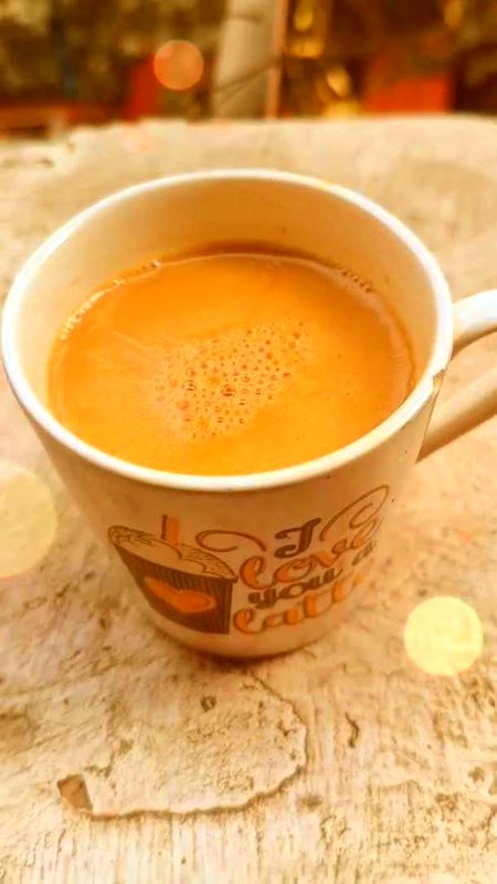 تھکاوٹ سفر کی ہو یا ترش رویوں کی 
علاج ایک ہی ہے اور وہ ہے صرف چائے