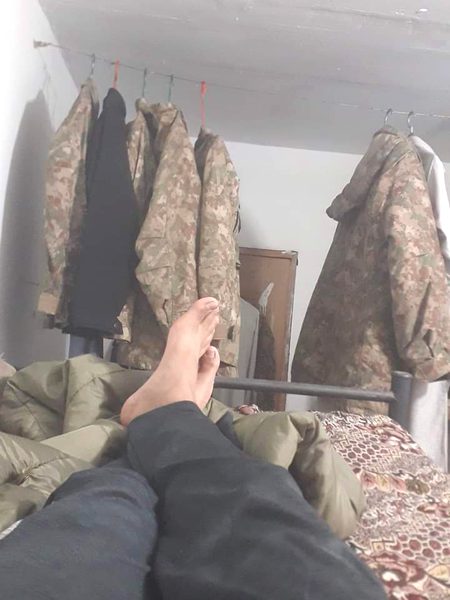ھم تو فنا ھو گئے ان کی آنکھیوں میں دیکھ کر غالب 
  نہ جانے وہ آئینہ کیسے دیکھتے ہونگے 
💞💕💟