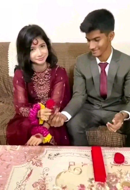 جن کے کان میں اذان دی تھی ان کی بھی منگنی ہوگئی 😬😜