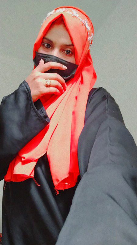 خود کو کسی کا پسندیدہ پھول مت سمجھیں 
یہ دنیا ہر روز ایک نیا گلدستہ بناتی ہے
🌸🙂