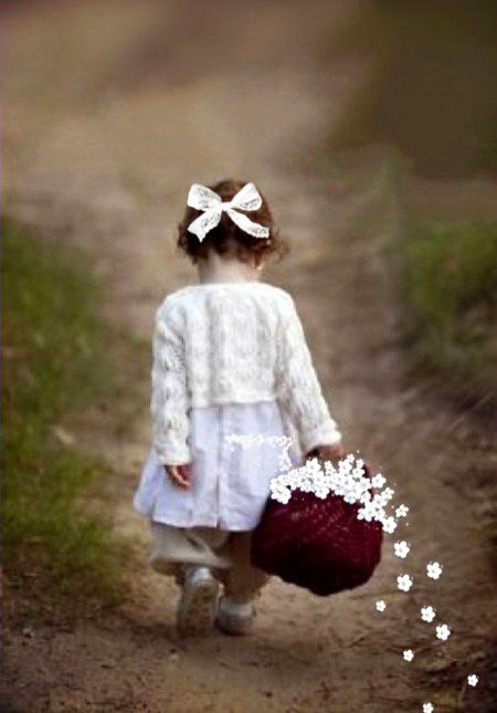 اپنی دُھن میں رہتا ہوں
میں بھی تیرے جیسا ہوں...
او پچھلی رت کے ساتھی
اب کے برس میں تنہا ہوں...
تیری گلی میں سارا دن
دکھ کے کنکر چنتا ہوں...
آتی رت مجھ روئے گی
جاتی رت کا جھونکا ہوں
🖤