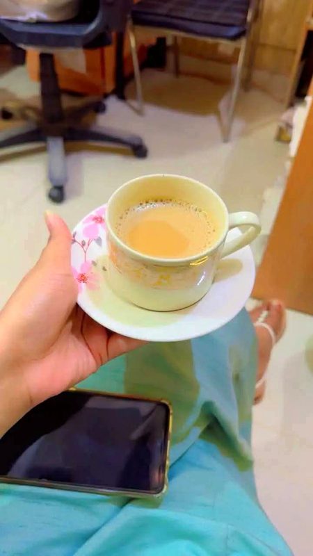 چائے چھوڑنے والوں پر کبھی اعتبار نہ کرنا😓🙏🏻
وہ کسی کو بھی چھوڑ سکتے ہیں۔☕🔥