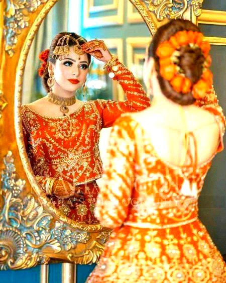 : : تم ڈھونڈتے پھرو گے مٹی کے ڈھیر صاحب دیکھنا ھم وقت کی طرح تیرے ہاتھوں سے... 
نکل... جائیں گے۔۔۔۔  princess aarzoo