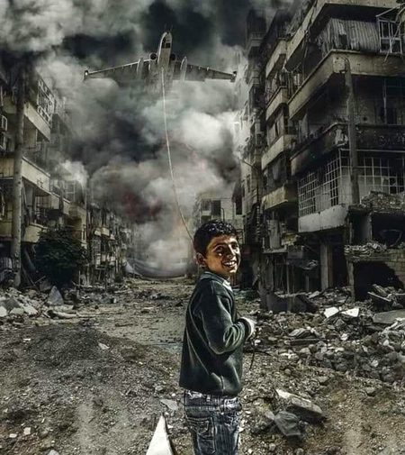 اک تبسم کا بھرم آباد ہونٹوں پر کئے
جی رہے ہیں لوگ اپنی اپنی ویرانی کے ساتھ🖤