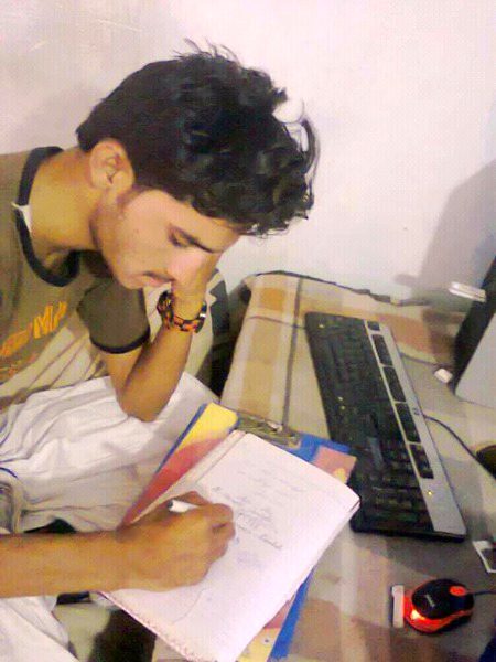 تیرے غرور کو دیکھ کر تیری تمنا چھوڑ دی ہم نے💔
زرا ہم بھی تو دیکھیں کون چاہتا ہے تجھے ہم سے زیادہ🔥
Tanha Aliyan ❤❤