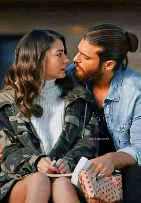 ستانا رلانا ،منانا ایک طرف خددارا
محبتوں میں کوئی تیسرا شامل نہ ہو
❤