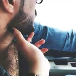 یہ بهی توہوسکتاهیکہ.n5یہ جهلی سی لڑکی.m5 تمهارےچہرےپےسجی.n5داڑهی کےپیچهےپاگل هو.m1ا