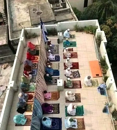 وَصَوَّرَكُمْ فَأَحْسَنَ صُوَرَكُم○
اور اُس نے تمہاری صورت بنائی۔ اور کیا ہی خوبصورت بنائی۔۔۔!!