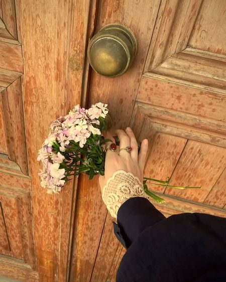 خوشیاں پھولوں جیسی ہوتی ہیں، خوبصورت مگر مختصر۔🤍