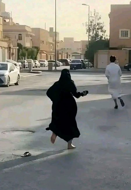 *شادی سے ڈر نہی لگتاصاحب ایسی بیوی سے ڈر لگتا ہے🤭😩💔🔪*
★ fari★