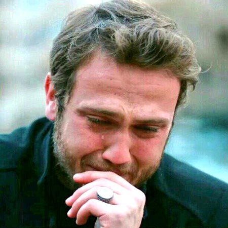 خوبصورت تو بس عورت ہوتی ہے جناب
مرد تو امیر یا غریب ہوتا ہے !!
🥀💔or ya baat bohot dukh dayti hay sahib,ALLAH humay bs itna day day k hum jisay chahyn wo paison ki kami ki waja say humy chor kr na jai🙏🏻😖😭