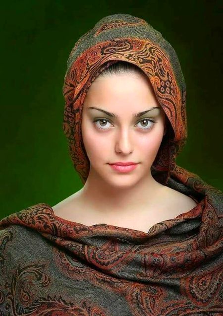تیری آنکھیں حسین ہیں لیکن
تیری لمبی زبان😛 کا دکھ ہے