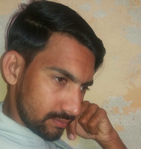 Dil khoya  khoya   ghumsum  
Yaadon  mein  kisi  ghum  
Dil  py hai  zoor  koi   naa 💔