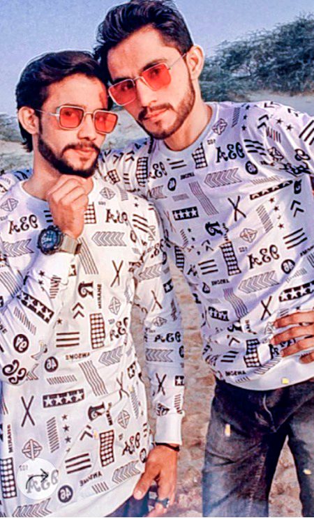 With friend enjoy🌹🌹🌷